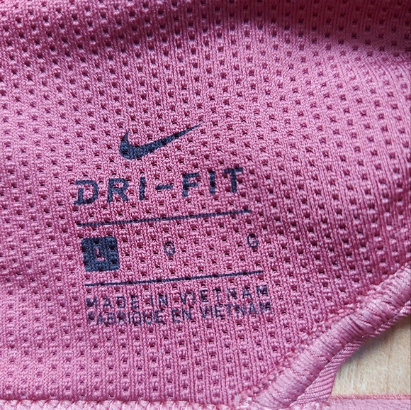 Nike Adjustable Sports bra with hooks - Picture 4 of 9